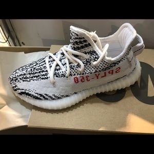 Yeezy boost 350 v2 black and white